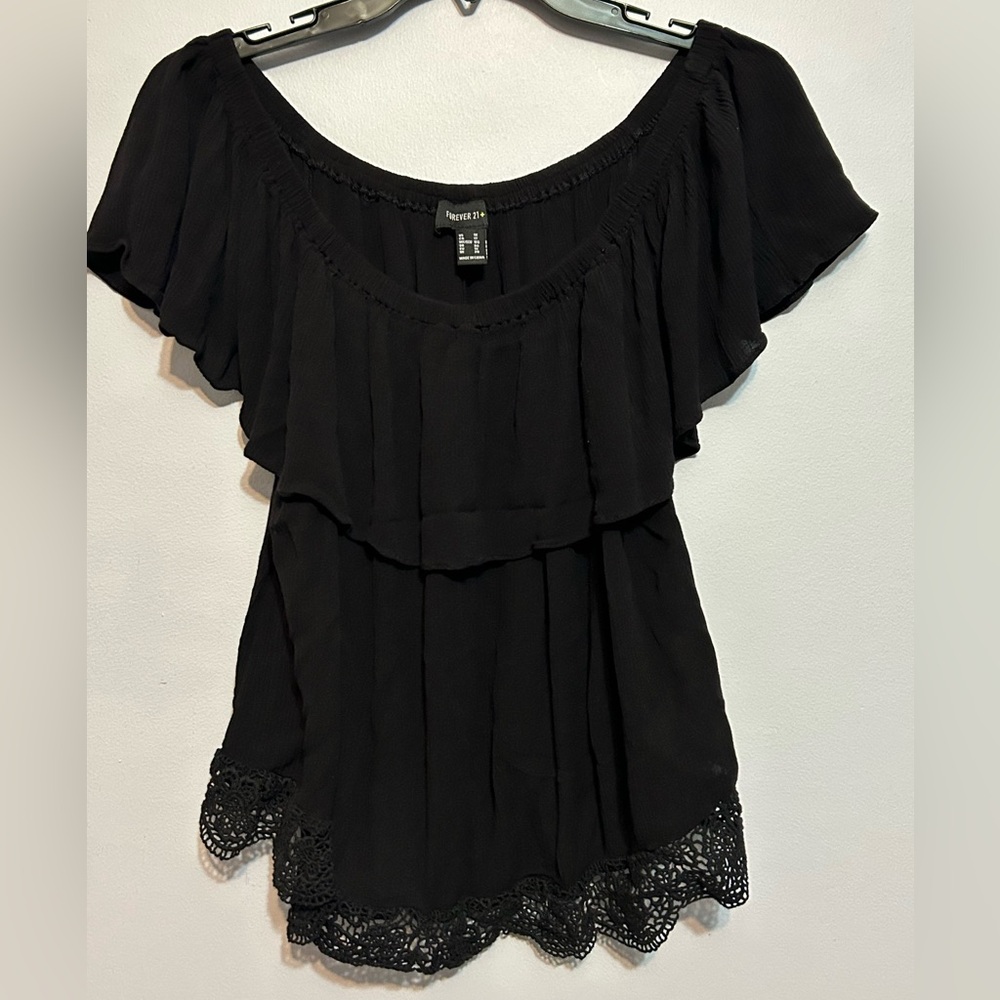 Forever 21 off the shoulder blouse with black lace trim